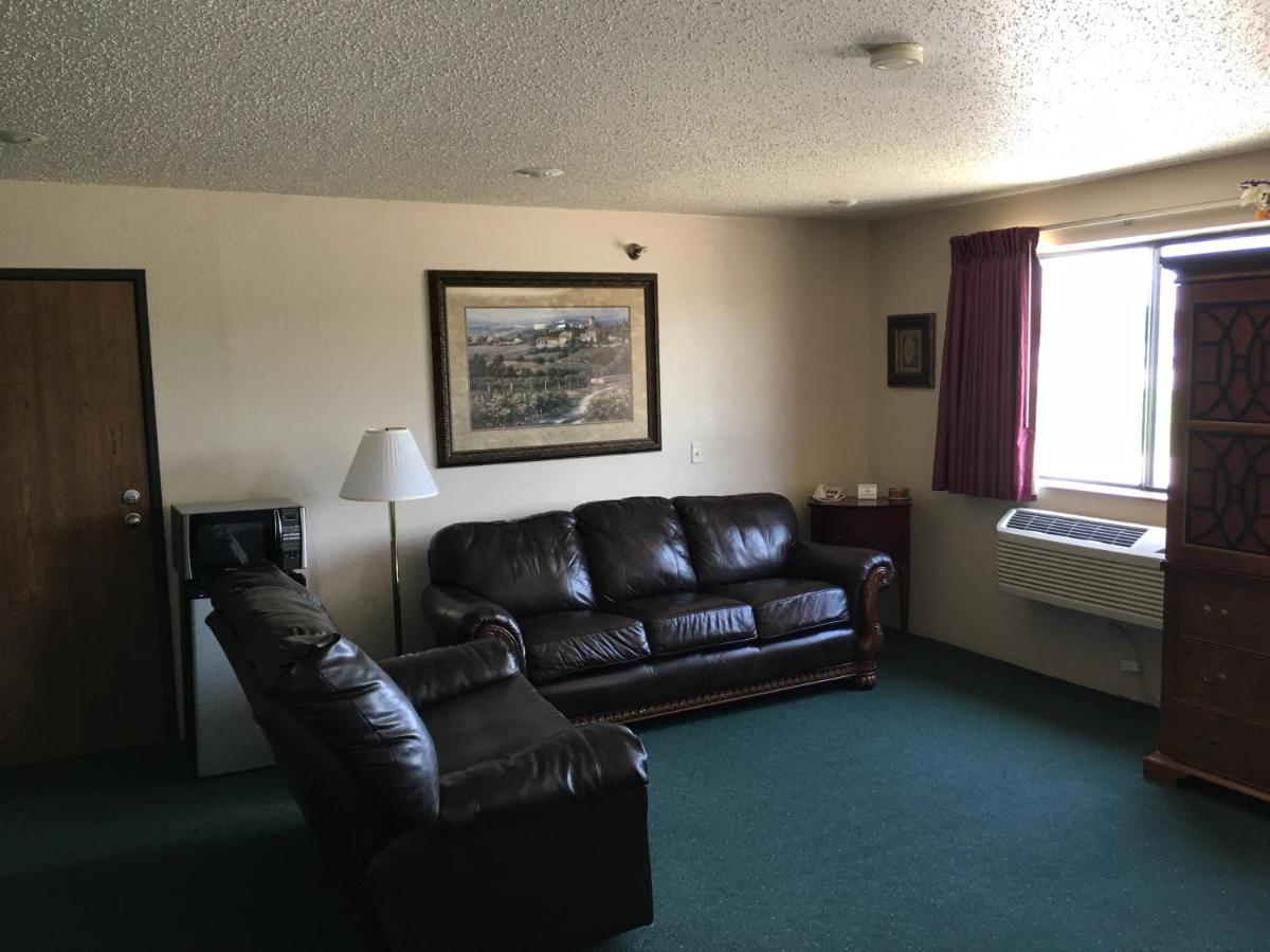 Cassville Four Seasons Inn & Suites מראה חיצוני תמונה