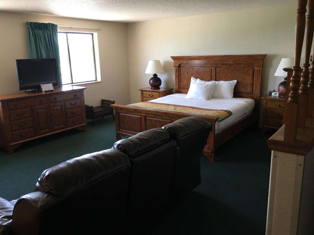 Cassville Four Seasons Inn & Suites מראה חיצוני תמונה