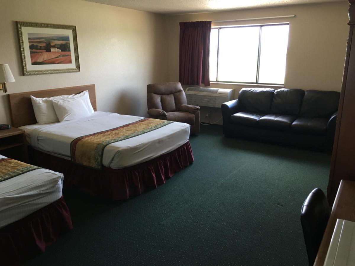 Cassville Four Seasons Inn & Suites מראה חיצוני תמונה