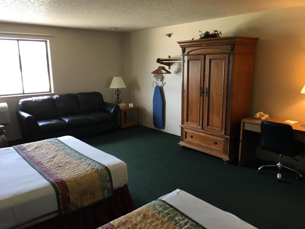 Cassville Four Seasons Inn & Suites מראה חיצוני תמונה
