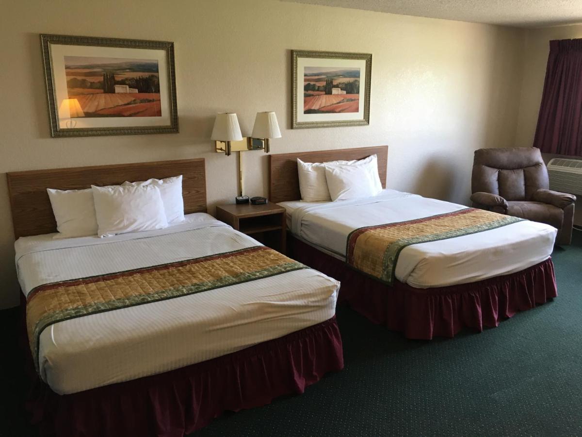 Cassville Four Seasons Inn & Suites מראה חיצוני תמונה