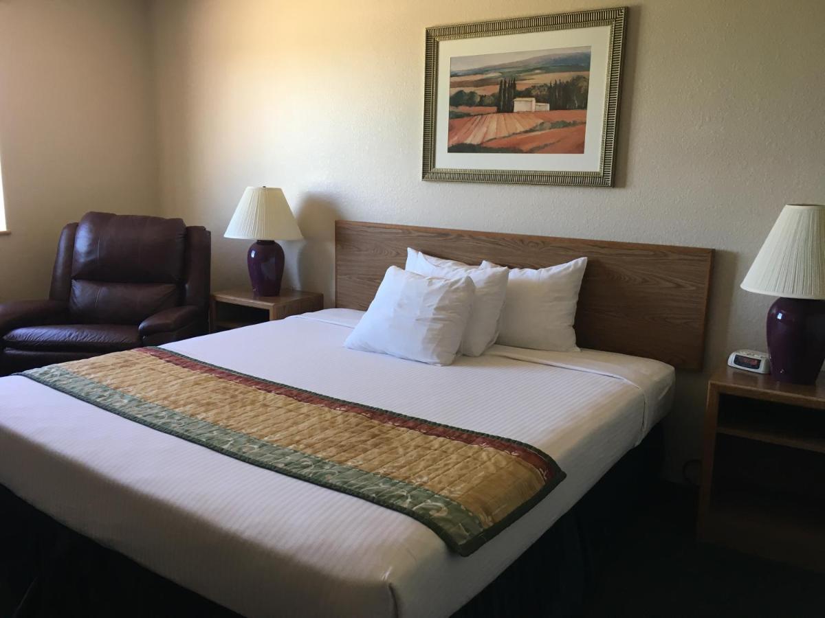 Cassville Four Seasons Inn & Suites מראה חיצוני תמונה